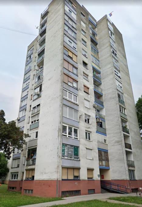Studio Apartman Luna Karlovac Buitenkant foto
